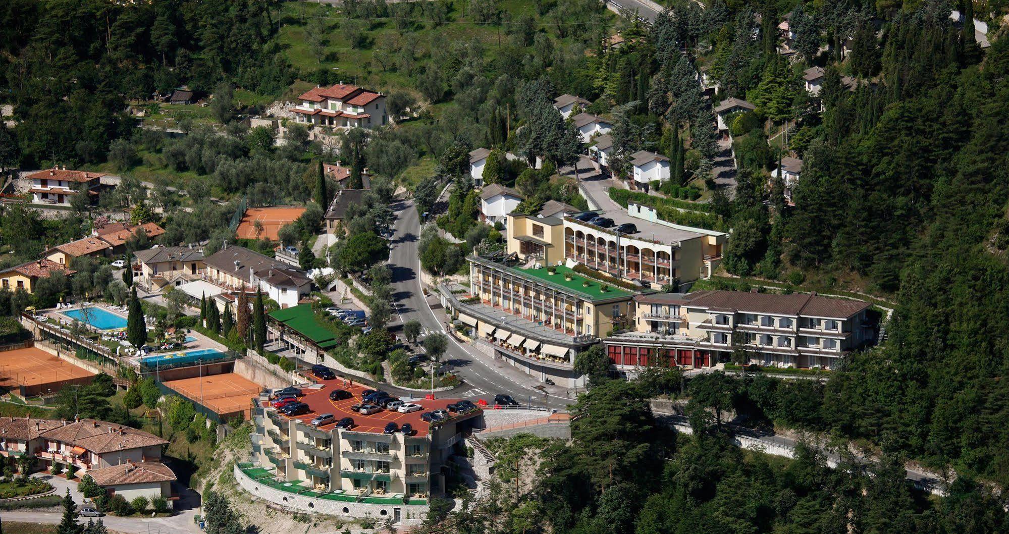 Village Bazzanega - Montagnoli Group Tremosine المظهر الخارجي الصورة